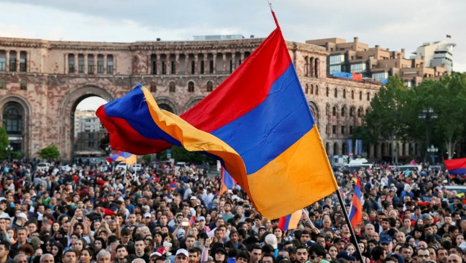 В Армении отменили масочный режим на улице