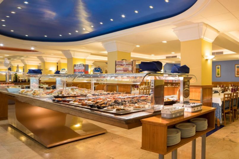 😍 Spain 👄 Pineda de Mar!!! 💙 Встречаем лето в хорошем отеле 4* 💛💜