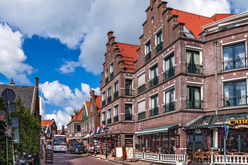 Экскурсионный Тур «Огни БеНи Люкса»  или «Тюльпаны, Бриллианты и .....Селёдка»