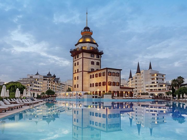 🌴 Vacanță de Vis la Super Preț – Doar Azi! 📍 Antalya, Lara | ✈️ Plecare: 05.05.2025  📆 6 nopți de vis | 💑 2 persoane | 💸 de la 1125€