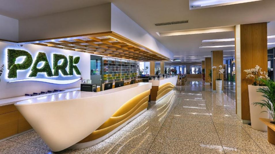 🌄 Visezi la o vacanță diferită? Muntenegru te așteaptă! 🌄 Hotelul Carine Park Bijela la doar 1490 euro/2 adulti